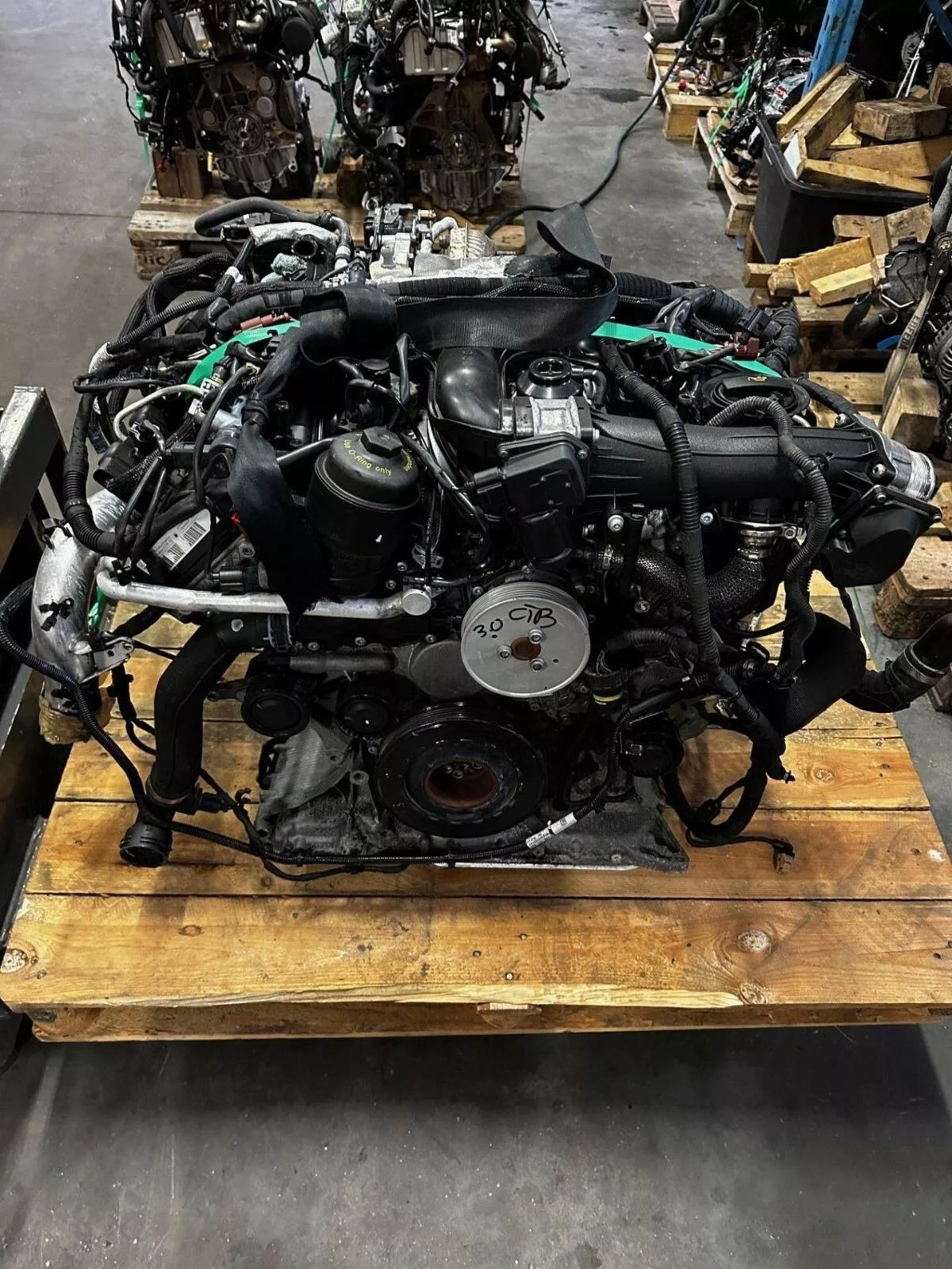 Preview of AUDI 3.0 TDI CRT PORSCHE CAYENNE A4 A6 Q7 - 76 Tkm - MOTOR KOMPLETT