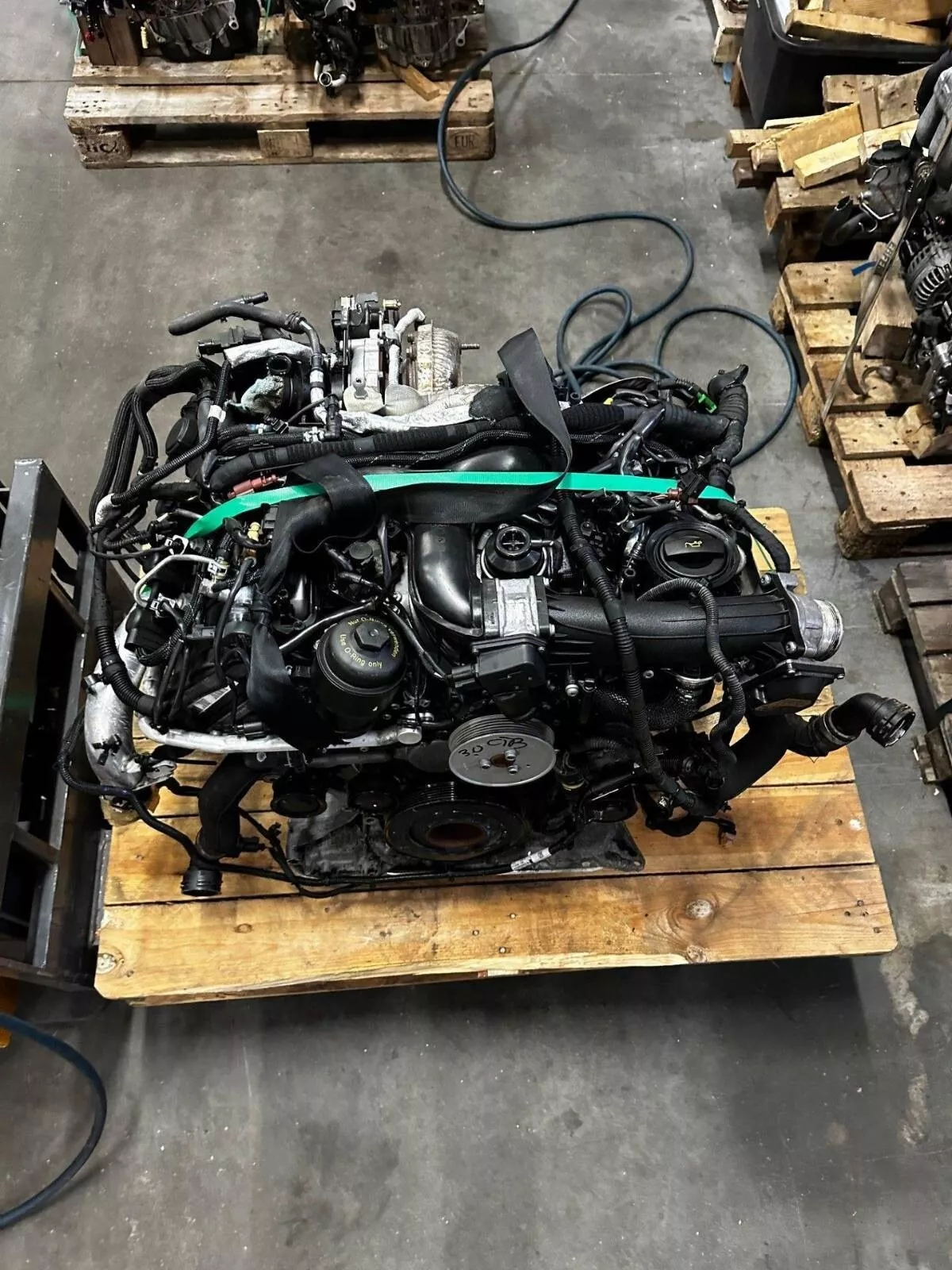 Vorschau von VOLKSWAGEN 3.0 TDI CRC AUDI Q7 TOUAREG PORSCHE - 65 Tkm - MOTOR KOMPLETT